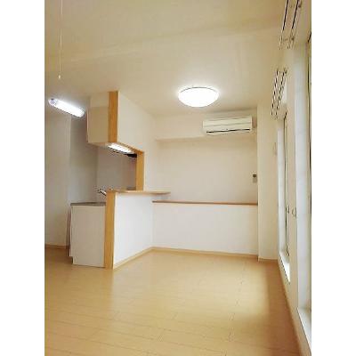 プリムローズ 203【管理NO：1-016717902-02030】 ★家具家電は申し込み後に搬入しますの物件写真2