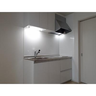 サウス・アデリーヌ 101【管理NO：1-027412701-01010】 ★家具家電は申し込み後に搬入します★の物件写真3
