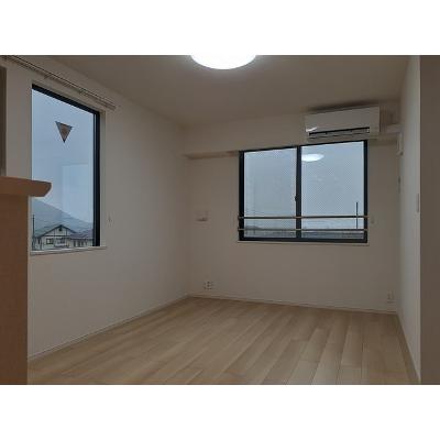 グランスピカ 301【管理NO：1-027244602-03010】 2026年08月中旬入居可能の物件写真2