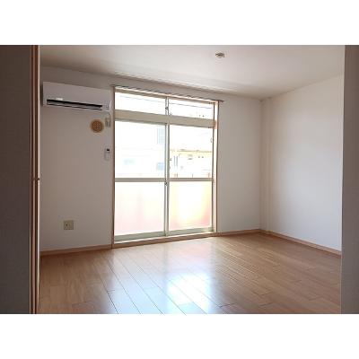 アーバンスクエアⅢ 101【管理NO：1-003827603-01010】 ★家具家電は申し込み後に搬入します★の物件写真2