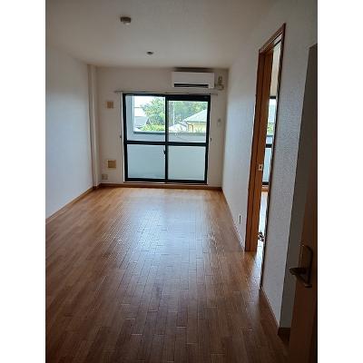 パタトデゥース 204【管理NO：1-012011001-02040】 ★家具家電は申し込み後に搬入します 2026年07月上旬入居可能の物件写真2