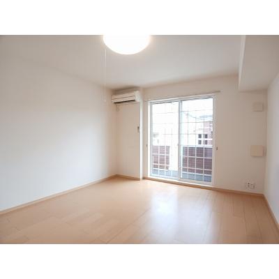 アイリス 103【管理NO：1-017036001-01030】 ★家具家電は申し込み後に搬入します★の物件写真2