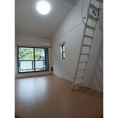グラン・ブルー 202【管理NO：1-019952701-02020】 ★家具家電は申し込み後に搬入しますの物件写真2