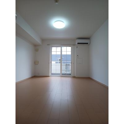 コモドプレッソ 102【管理NO：1-016481601-01020】 ★家具家電は申し込み後に搬入します★の物件写真2