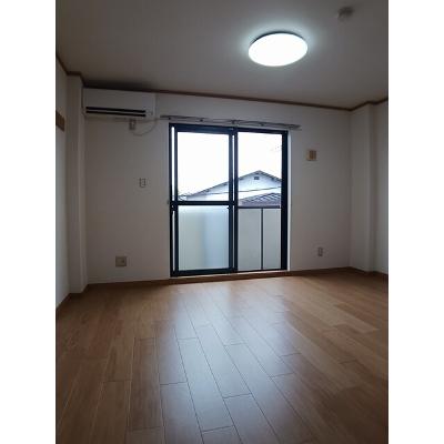 エヴァーグリーン 202【管理NO：1-012730401-02020】 ★家具家電は申し込み後に搬入しますの物件写真2