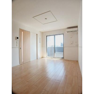 ラ・ルーチェ 102【管理NO：1-022789501-01020】 ★家具家電は申し込み後に搬入します★の物件写真2