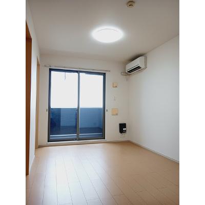 クイーン・ヒルズ 105【管理NO：1-018124101-01040】 ★家具家電は申し込み後に搬入しますの物件写真2