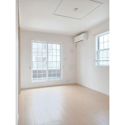 ベル　ソリッソ 203【管理NO：1-017303201-02030】 ★家具家電は申し込み後に搬入しますの物件写真2