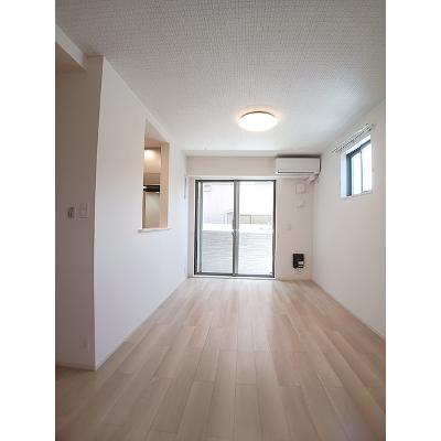 カーサ　ウィステリア 101【管理NO：1-027339801-01010】 ★家具家電は申し込み後に搬入しますの物件写真2