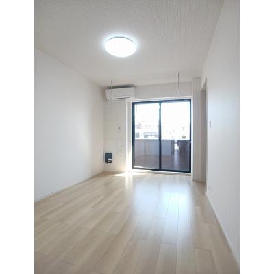 ココル 102【管理NO：1-028106501-01020】 ★家具家電は申し込み後に搬入します★の物件写真2