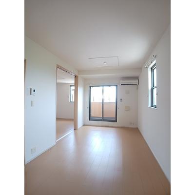 プリムローズ　２０１１ 201【管理NO：1-017632201-02010】 ★家具家電は申し込み後に搬入しますの物件写真2