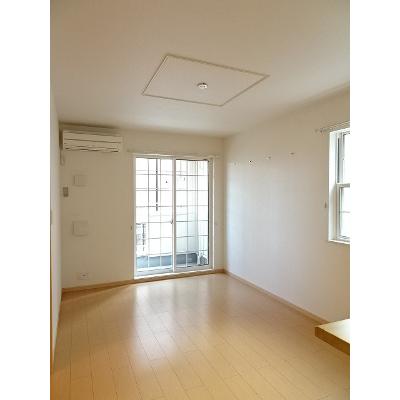 ブリアン 101【管理NO：1-016989101-01010】 ★家具家電は申し込み後に搬入しますの物件写真2