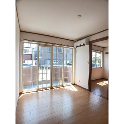 ミストラル 101【管理NO：1-011679701-01010】 ★家具家電は申し込み後に搬入しますの物件写真2