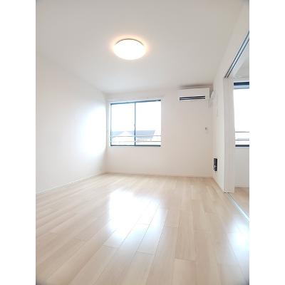 ジール 203【管理NO：1-028356701-02030】 ★家具家電は申し込み後に搬入しますの物件写真2