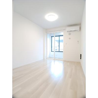 ジール 103【管理NO：1-028356701-01030】 ★家具家電は申し込み後に搬入しますの物件写真2