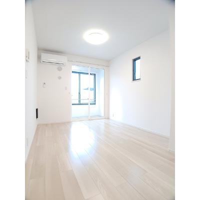 ジール 101【管理NO：1-028356701-01010】 ★家具家電は申し込み後に搬入しますの物件写真2