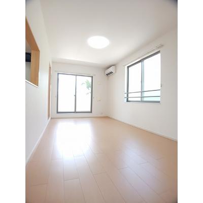 ベル　ユニヴェール 302【管理NO：1-020126901-03020】 ★家具家電は申し込み後に搬入しますの物件写真2