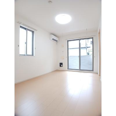 ベル　ユニヴェール 101【管理NO：1-020126901-01010】 ★家具家電は申し込み後に搬入しますの物件写真2