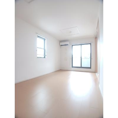 グランブルー　３ｒｄ 205【管理NO：1-020066101-02040】 ★家具家電は申し込み後に搬入しますの物件写真2