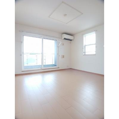 プリート 201【管理NO：1-015250901-02010】 ★家具家電は申し込み後に搬入します★の物件写真2