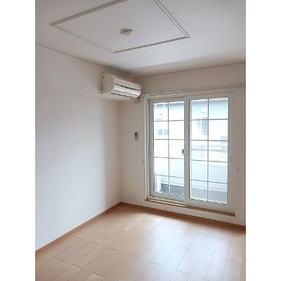 ユーイリーデ 202【管理NO：1-014901001-02020】 ★家具家電は申し込み後に搬入します★の物件写真2