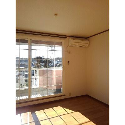 カモミール 203【管理NO：1-009428001-02030】 ★家具家電は申し込み後に搬入します★の物件写真2