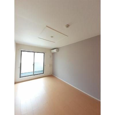 ラ　フォリア 203【管理NO：1-018334601-02030】 ★家具家電は申し込み後に搬入しますの物件写真2