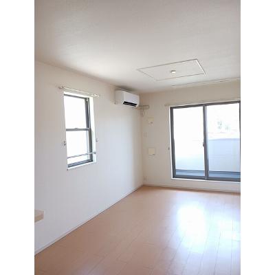 エトワール 203【管理NO：1-019631801-02030】 ★家具家電は申し込み後に搬入しますの物件写真2
