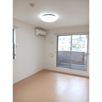 リバーサイドガーデン 201【管理NO：1-018632801-02010】 ★家具家電は申し込み後に搬入しますの物件写真2