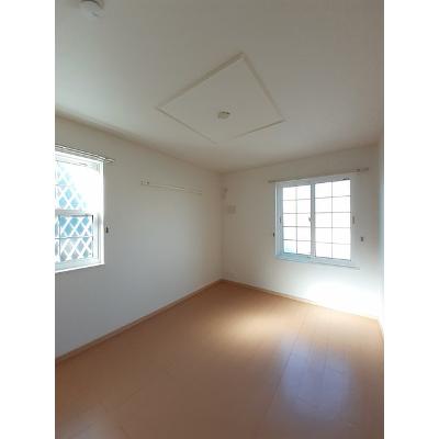 エヴァグリーン 105【管理NO：1-015581401-01040】 ★家具家電は申し込み後に搬入します 2026年08月上旬入居可能の物件写真2