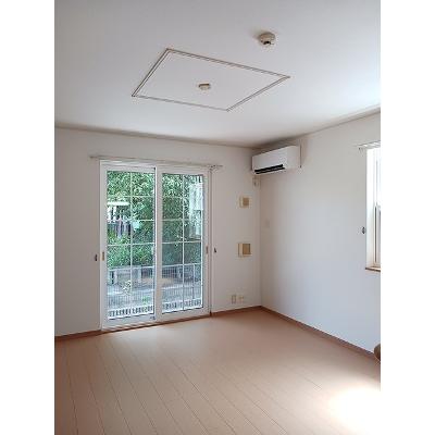 フィオーレ 102【管理NO：1-015232501-01020】 ★家具家電は申し込み後に搬入します 2026年07月下旬入居可能の物件写真2