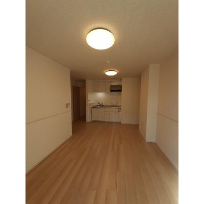 フロレゾン 102【管理NO：1-026799101-01020】 ★家具家電は申し込み後に搬入しますの物件写真2