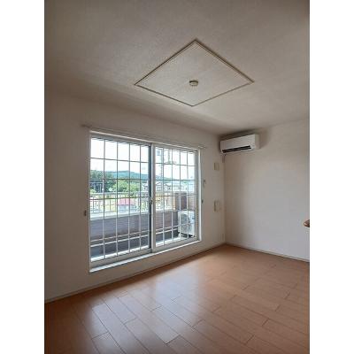 プリムローズ 202【管理NO：1-017821401-02020】 ★家具家電は申し込み後に搬入しますの物件写真2