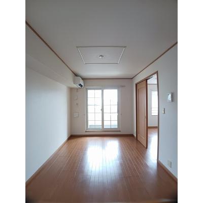 インペリアルＢ 203【管理NO：1-013661802-02030】 ★家具家電は申し込み後に搬入しますの物件写真2