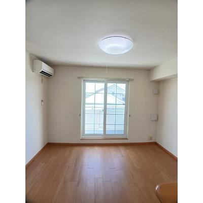 スィア　バレーリア 201【管理NO：1-013946401-02010】 ★家具家電は申し込み後に搬入しますの物件写真2