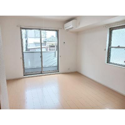 プリムローズ　Ⅱ 105【管理NO：1-017761602-01040】 ★家具家電は申し込み後に搬入しますの物件写真2