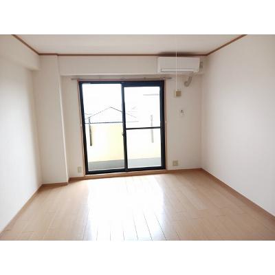ライラック 302【管理NO：1-013213501-03020】 ★家具家電は申し込み後に搬入しますの物件写真2