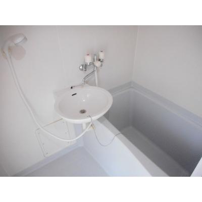 アムール英（はなぶさ） 205【管理NO：1-099446701-02050】 ★家具家電は申し込み後に搬入します★の物件写真4