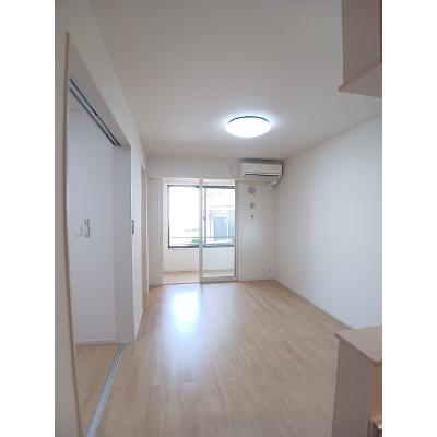 グランディール 102【管理NO：1-023051201-01020】 ★家具家電は申し込み後に搬入しますの物件写真2