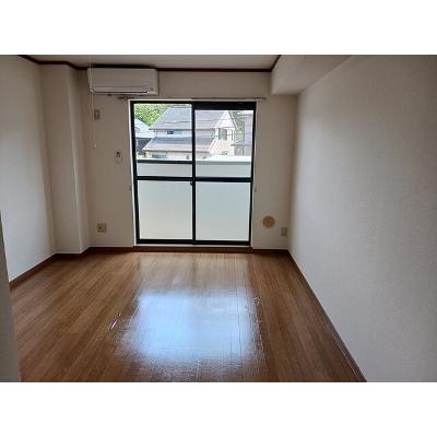 シャローゼ２ 105【管理NO：1-010229402-01040】 ★家具家電は申し込み後に搬入します★の物件写真2