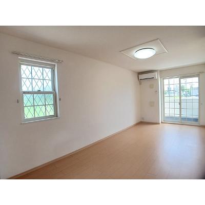ラ・シュー・エズカ 105【管理NO：1-015799601-01040】 ★家具家電は申し込み後に搬入します★の物件写真2