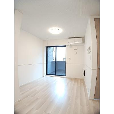 ファミリアーレ 102【管理NO：1-028564901-01020】 ★家具家電は申し込み後に搬入しますの物件写真2