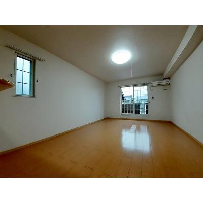 ピュア　ウェル 201【管理NO：1-016403901-02010】 ★家具家電は申し込み後に搬入します★の物件写真2
