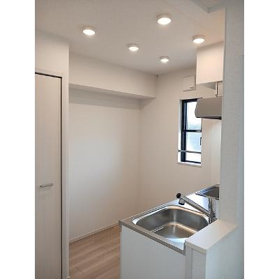 ルークス 203【管理NO：1-028585701-02030】 ★家具家電は申し込み後に搬入しますの物件写真3