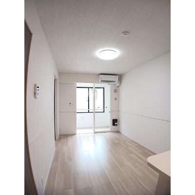 シュティル 105【管理NO：1-028432002-01040】 ★家具家電は申し込み後に搬入しますの物件写真2