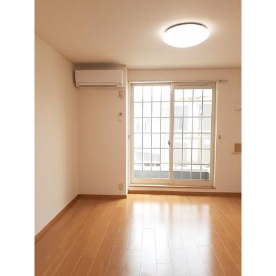 カーサ・ヴィオラ 202【管理NO：1-014045101-02020】 ★家具家電は申し込み後に搬入します★の物件写真2