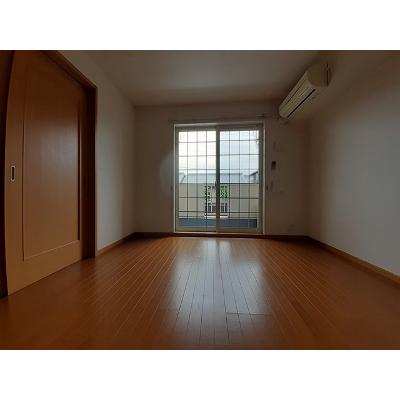 ロウクワト 101【管理NO：1-014488301-01010】 ★家具家電は申し込み後に搬入します 2026年07月中旬入居可能の物件写真2