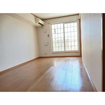 エトワール・シャン 206【管理NO：1-013356501-02050】 ★家具家電は申し込み後に搬入しますの物件写真2