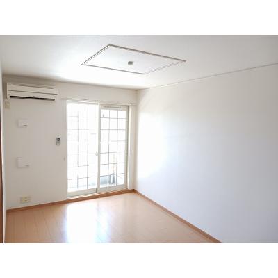 フォー　シーズンズ 103【管理NO：1-015283501-01030】 ★家具家電は申し込み後に搬入しますの物件写真2