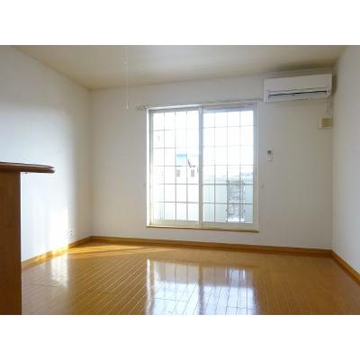 エピナール 201【管理NO：1-014315301-02010】 ★家具家電は申し込み後に搬入します★の物件写真2